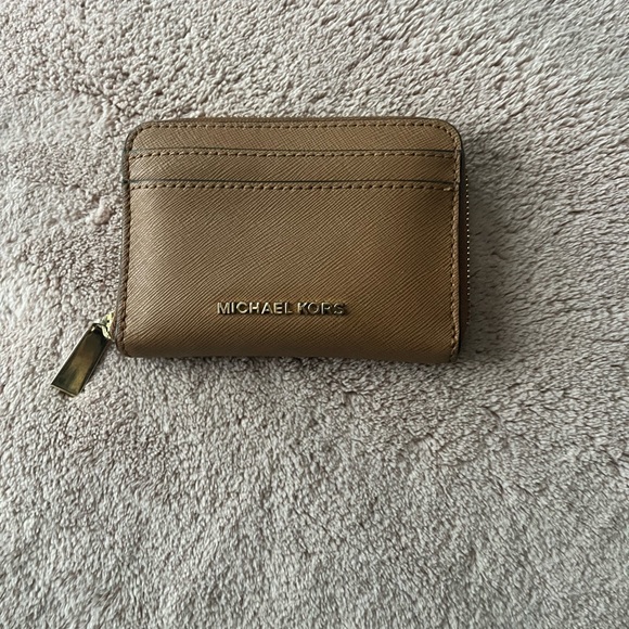 Michael Kors Maeve Cream Crossbody Bag and wallet - Picture 4 of 6